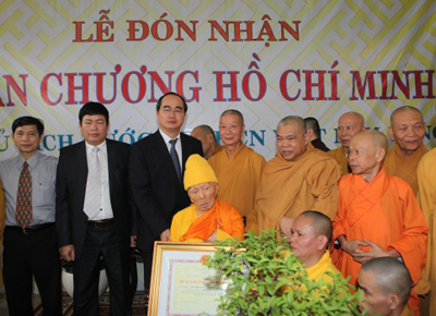 L'ordre Ho Chi Minh à 2 bonzes supérieurs